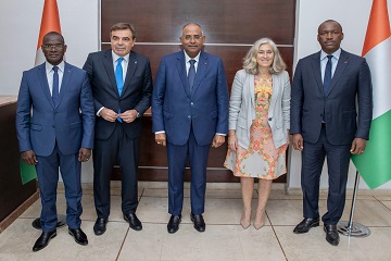 Coopération / Côte d'Ivoire - Union Européenne : le Premier Ministre Patrick Achi échange avec le Vice-président de la Commission de l’UE